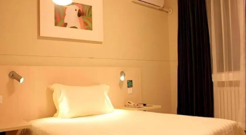 Bed in Jinjiang Inn Dalian Development Zone Jinma Road Light Railway Station