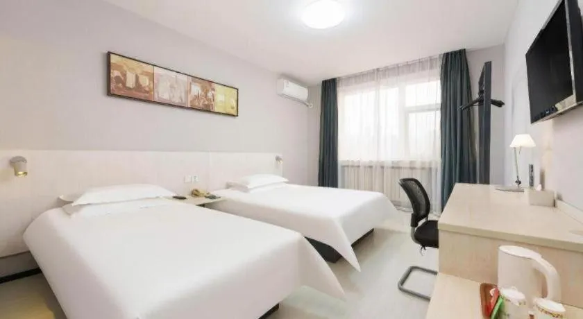 Bed in Jinjiang Inn Dalian Development Zone Jinma Road Light Railway Station