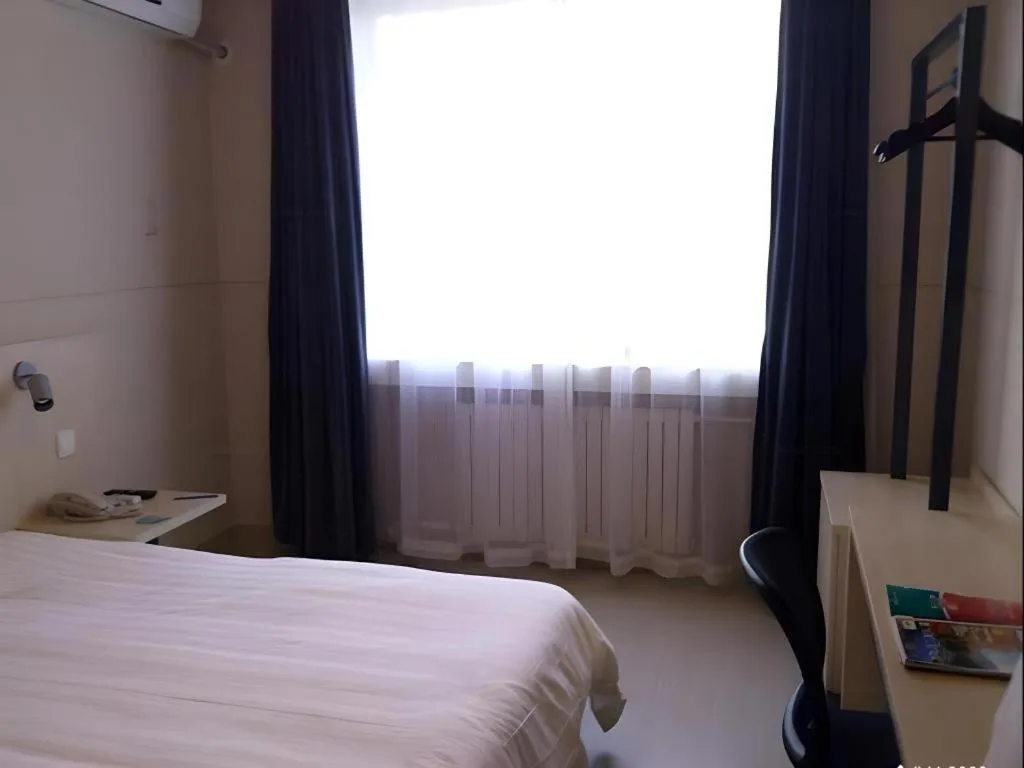 Bed in Jinjiang Inn Dalian Development Zone Jinma Road Light Railway Station