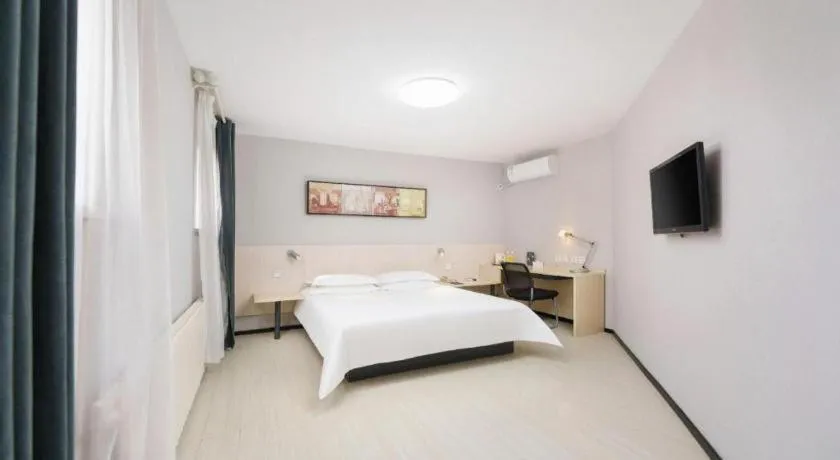 Bed in Jinjiang Inn Dalian Development Zone Jinma Road Light Railway Station