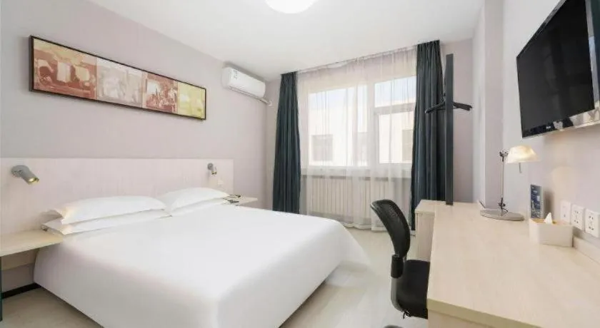 Bed in Jinjiang Inn Dalian Development Zone Jinma Road Light Railway Station
