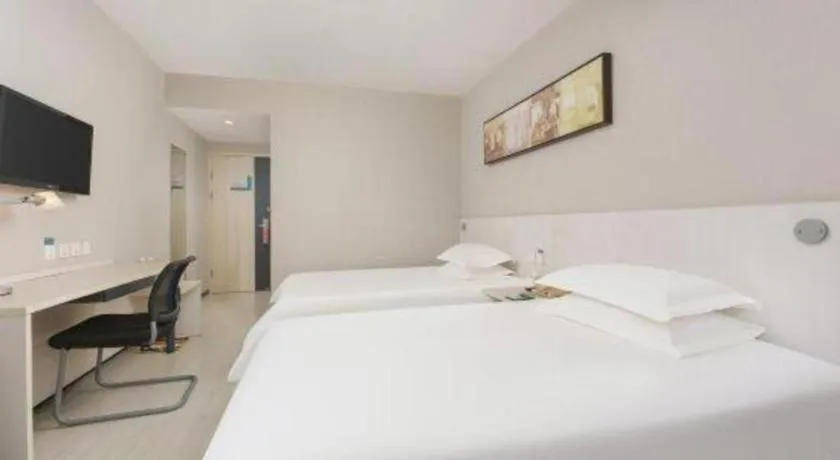 Bed in Jinjiang Inn Dalian Development Zone Jinma Road Light Railway Station