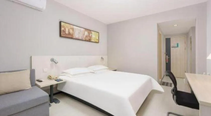 Bed in Jinjiang Inn Dalian Development Zone Jinma Road Light Railway Station