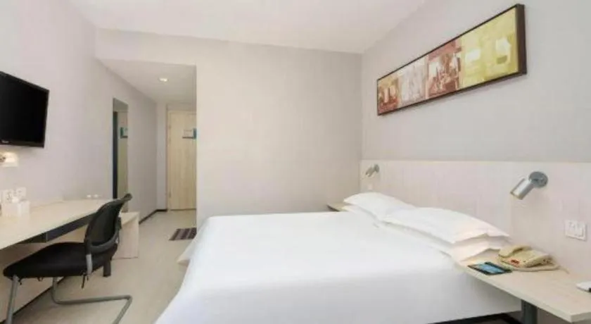 Bed in Jinjiang Inn Dalian Development Zone Jinma Road Light Railway Station