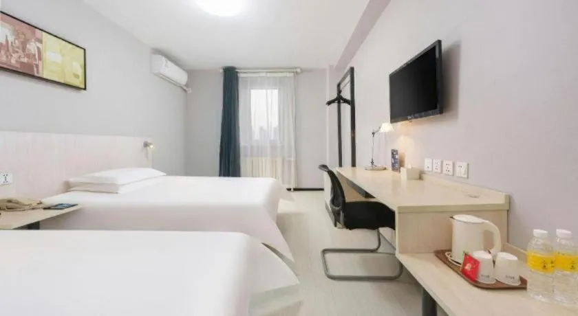 Bed in Jinjiang Inn Dalian Development Zone Jinma Road Light Railway Station