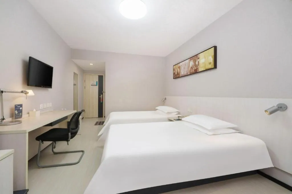 Bed in Jinjiang Inn Dalian Development Zone Jinma Road Light Railway Station