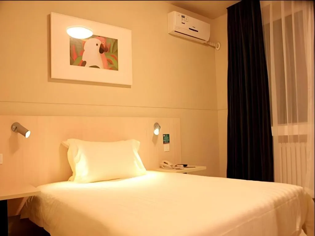 Bed in Jinjiang Inn Dalian Development Zone Jinma Road Light Railway Station