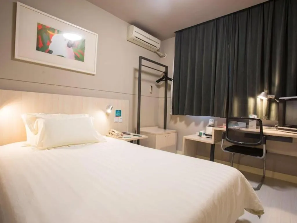 Bed in Jinjiang Inn Dalian Development Zone Liaoning Street