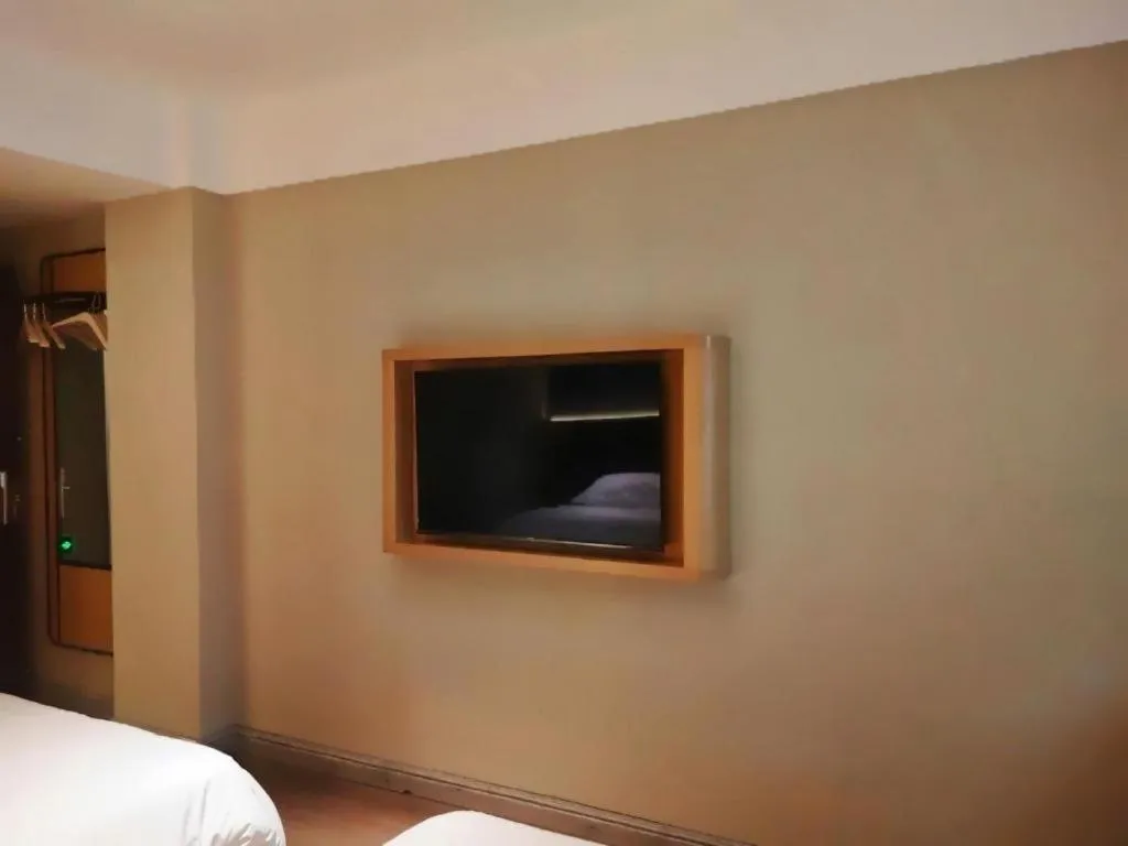 Bed in Jinjiang Inn Zhengzhou Railway Station Erqi Square Metro Station