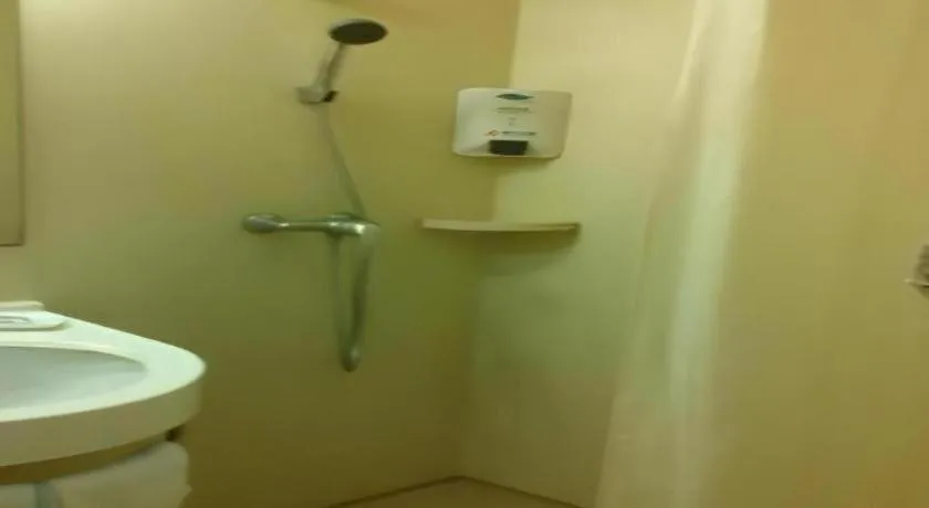 Jinjiang Inn Zhengzhou Railway Station Erqi Square Metro Station