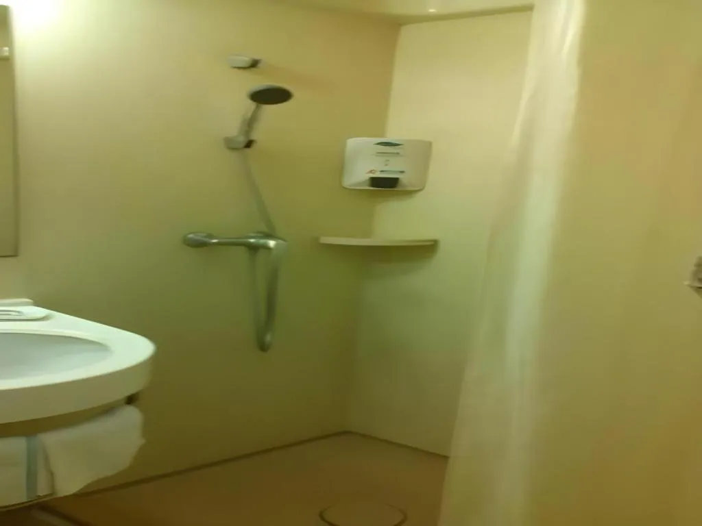 Jinjiang Inn Zhengzhou Railway Station Erqi Square Metro Station