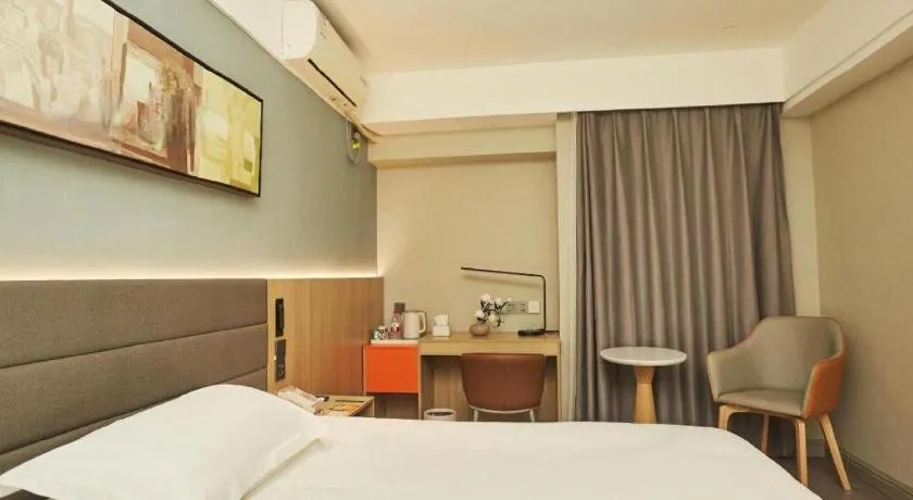 Bed in Jinjiang Inn Zhengzhou Railway Station Erqi Square Metro Station