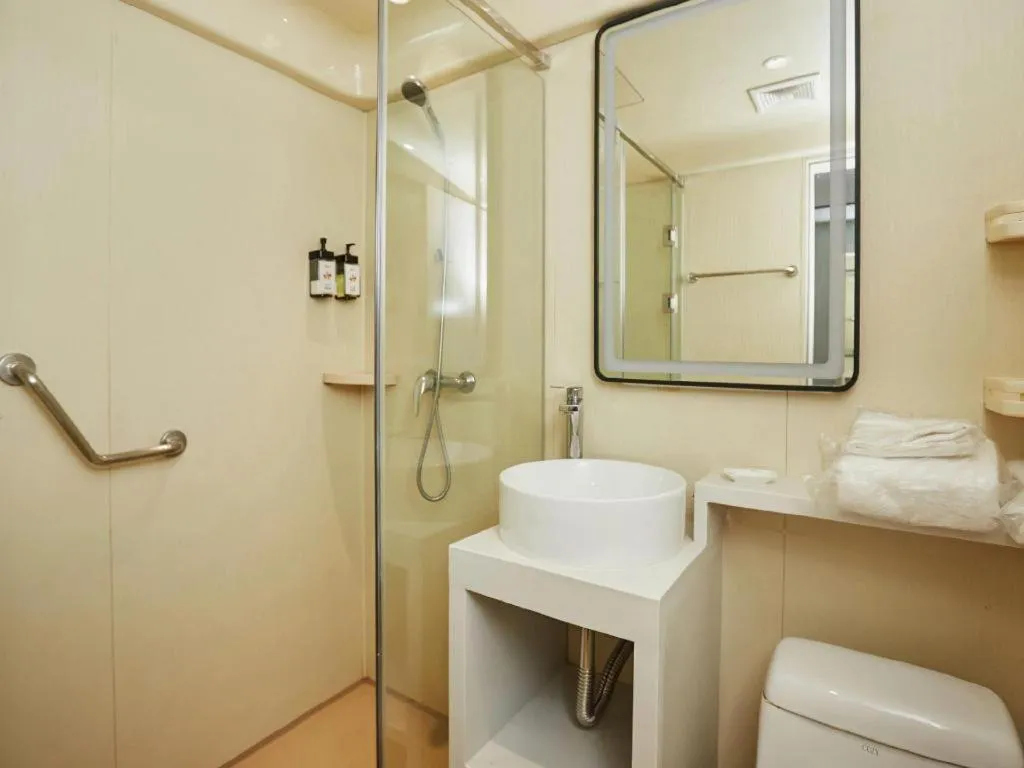 Jinjiang Inn Zhengzhou Railway Station Erqi Square Metro Station