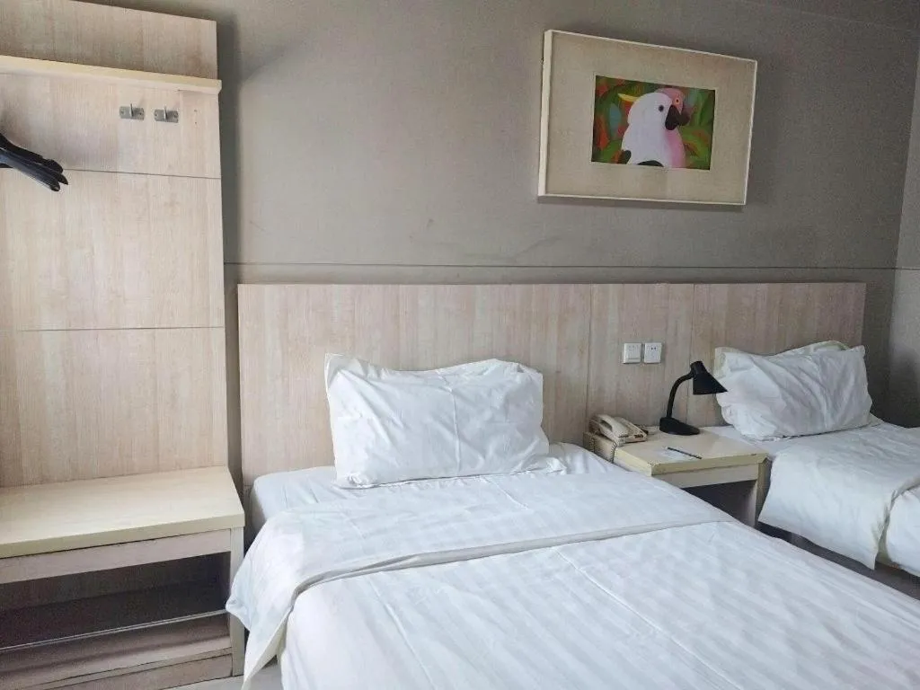 Bed in Jinjiang Inn Zhengzhou Railway Station Erqi Square Metro Station