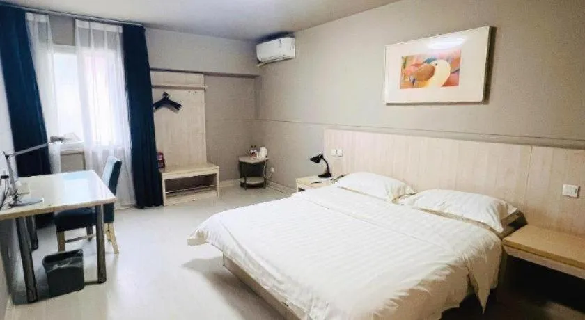 Bed in Jinjiang Inn Zhengzhou Railway Station Erqi Square Metro Station