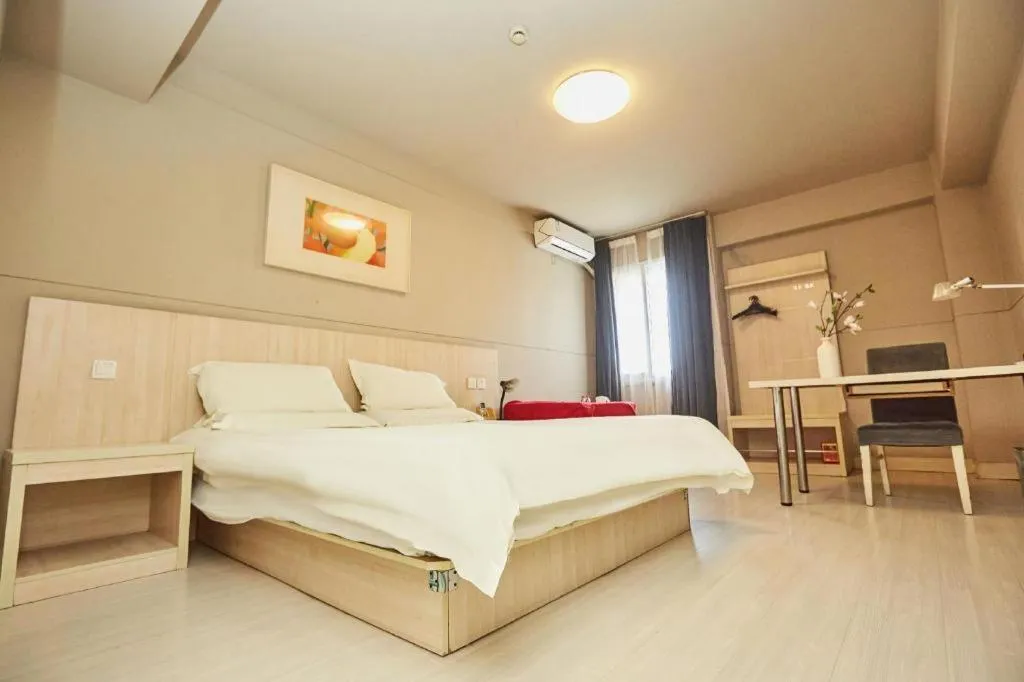 Bed in Jinjiang Inn Zhengzhou Railway Station Erqi Square Metro Station