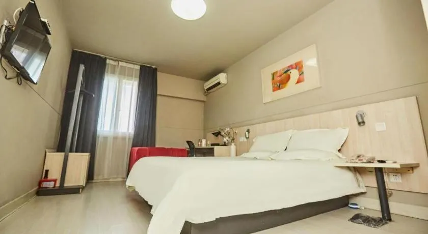 Bed in Jinjiang Inn Zhengzhou Railway Station Erqi Square Metro Station