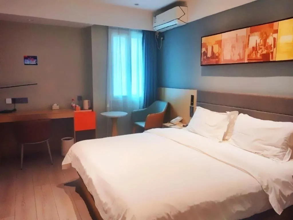 Bed in Jinjiang Inn Zhengzhou Railway Station Erqi Square Metro Station