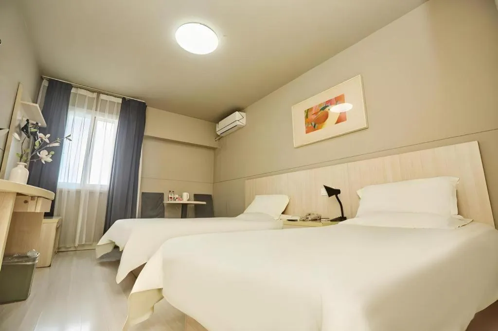 Bed in Jinjiang Inn Zhengzhou Railway Station Erqi Square Metro Station