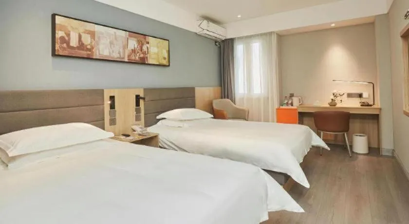 Bed in Jinjiang Inn Zhengzhou Railway Station Erqi Square Metro Station