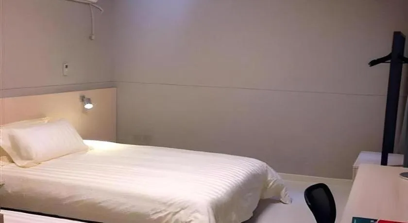 Bed in Jinjiang Inn Ningbo Airport Outlets Plaza