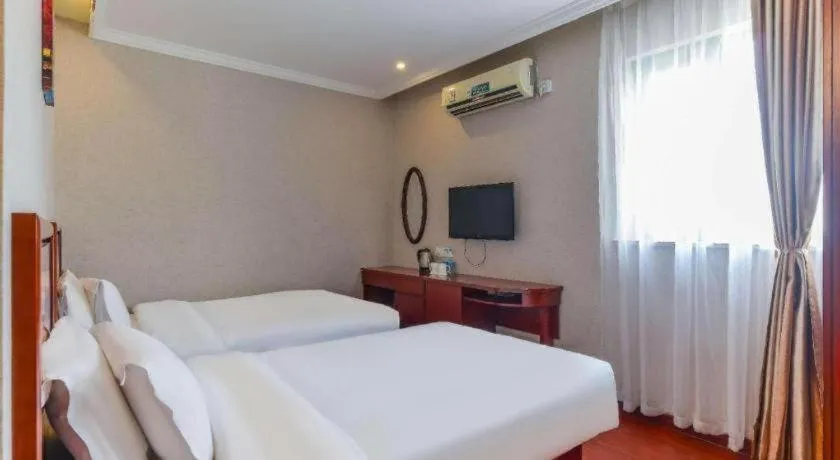 Bed in GreenTree Inn Shanghai South Railway Station Xujiahui Stadium Subway Station Shell Hotel