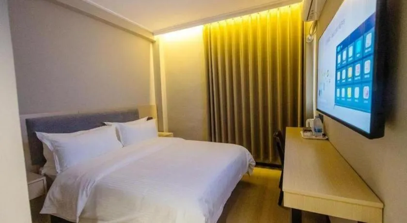Bed in GreenTree Inn Shanghai South Railway Station Xujiahui Stadium Subway Station Shell Hotel