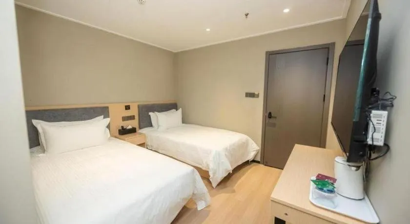 Bed in GreenTree Inn Shanghai South Railway Station Xujiahui Stadium Subway Station Shell Hotel