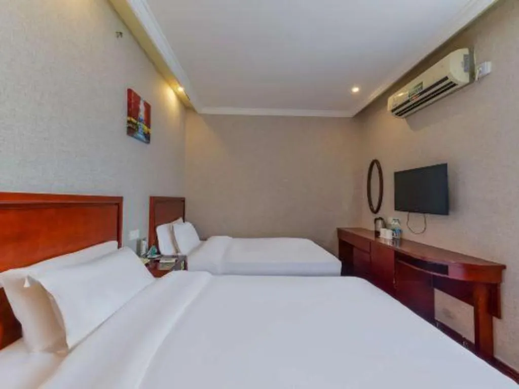Bed in GreenTree Inn Shanghai South Railway Station Xujiahui Stadium Subway Station Shell Hotel