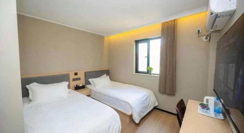 Bed in GreenTree Inn Shanghai South Railway Station Xujiahui Stadium Subway Station Shell Hotel