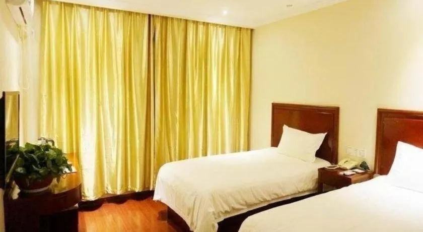 Bed in GreenTree Inn Shanghai South Railway Station Xujiahui Stadium Subway Station Shell Hotel