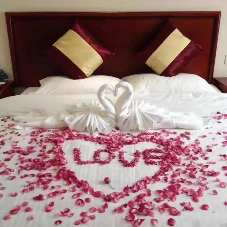 Bed in GreenTree Inn Shanghai South Railway Station Xujiahui Stadium Subway Station Shell Hotel