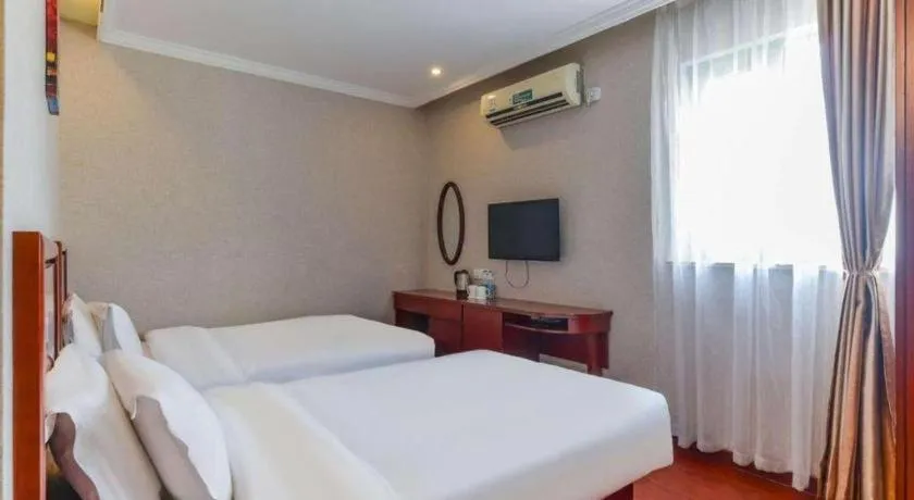 Bed in GreenTree Inn Shanghai South Railway Station Xujiahui Stadium Subway Station Shell Hotel