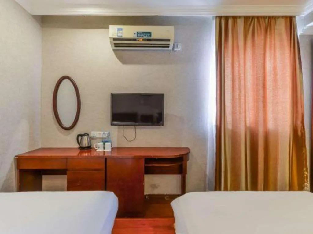 Bed in GreenTree Inn Shanghai South Railway Station Xujiahui Stadium Subway Station Shell Hotel