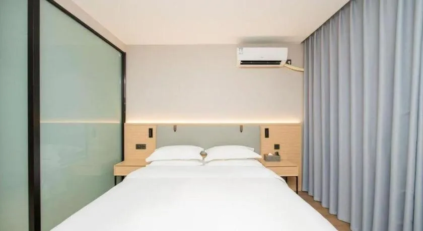 Bed in GreenTree Inn Wuxi Changjiang North Road Jincheng Road Express Hotel
