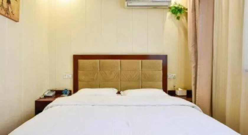 Bed in GreenTree Inn Wuxi Changjiang North Road Jincheng Road Express Hotel