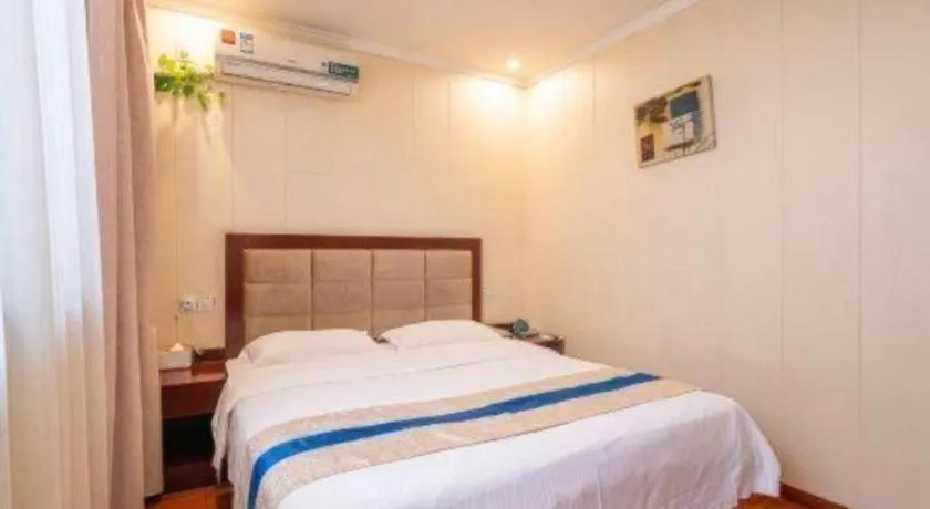 Bed in GreenTree Inn Wuxi Changjiang North Road Jincheng Road Express Hotel