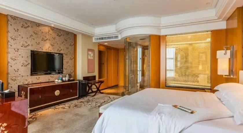 Bed in Zhangjiagang Zhonglian GDH International Hotel