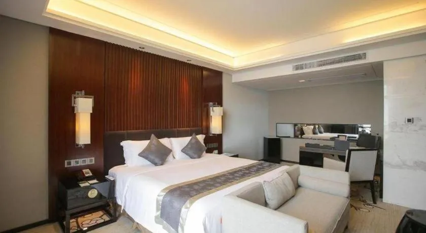 Bed in Zhangjiagang Zhonglian GDH International Hotel