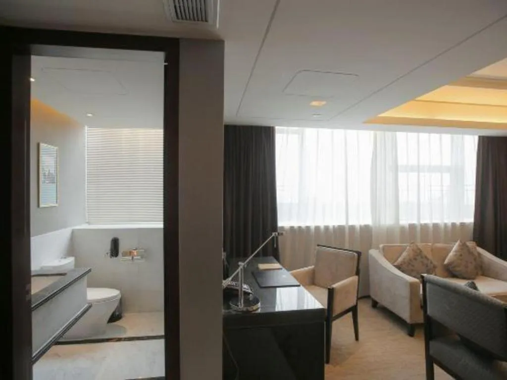 Zhangjiagang Zhonglian GDH International Hotel