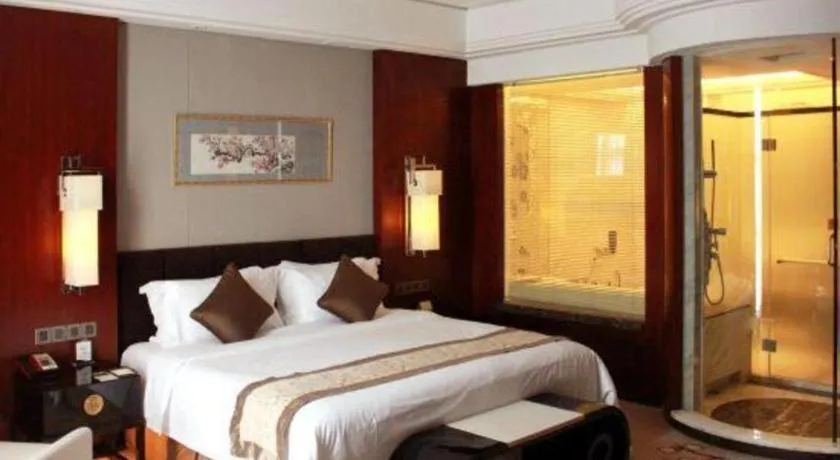 Bed in Zhangjiagang Zhonglian GDH International Hotel