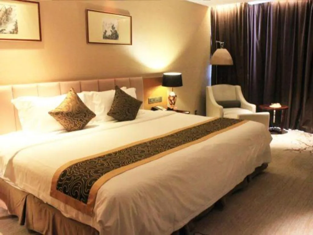 Bed in Zhangjiagang Zhonglian GDH International Hotel