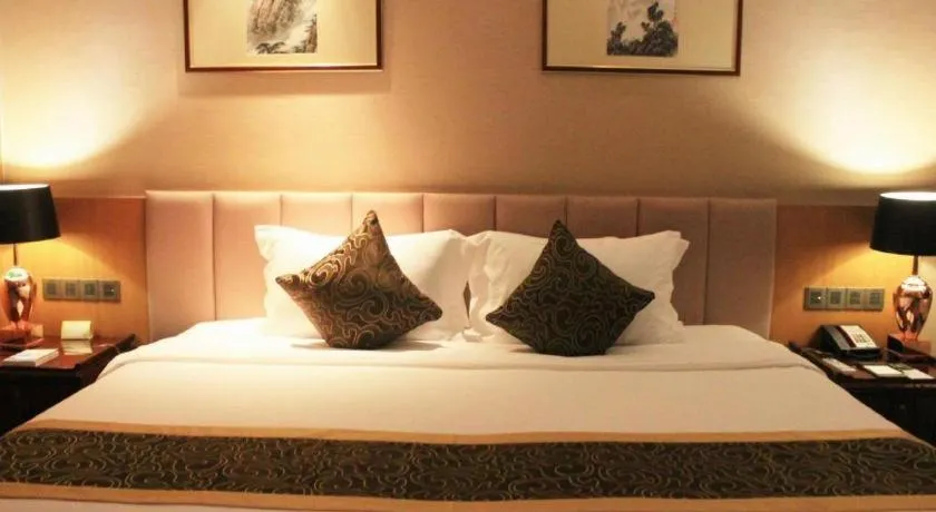 Bed in Zhangjiagang Zhonglian GDH International Hotel