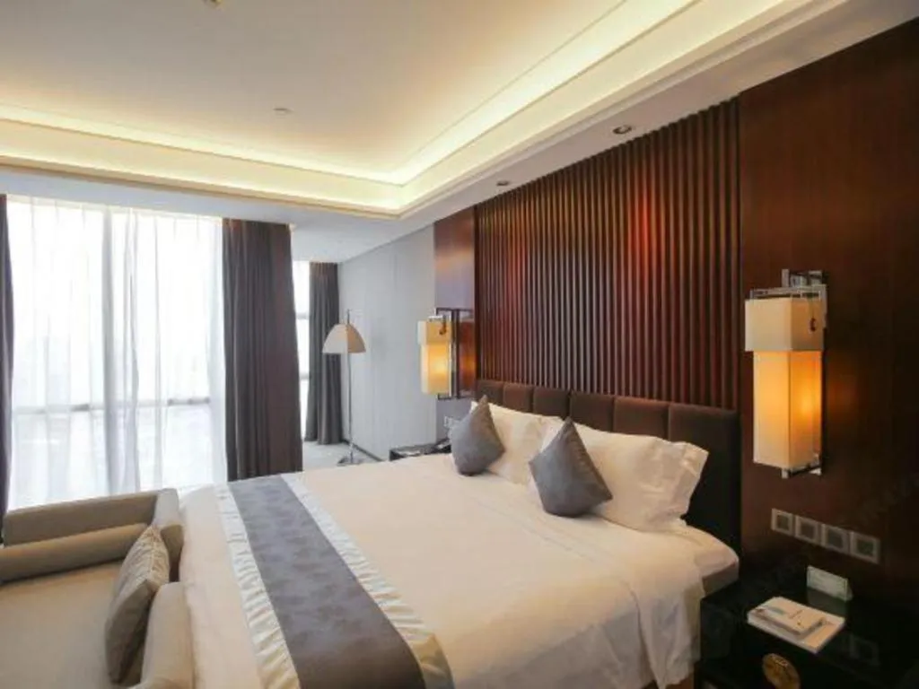 Bed in Zhangjiagang Zhonglian GDH International Hotel