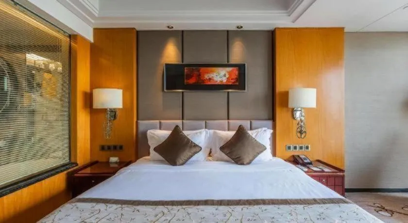 Bed in Zhangjiagang Zhonglian GDH International Hotel