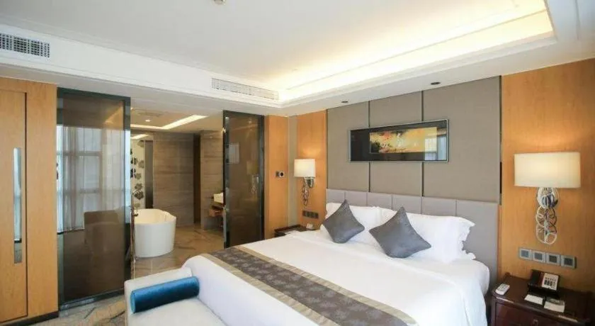 Bed in Zhangjiagang Zhonglian GDH International Hotel