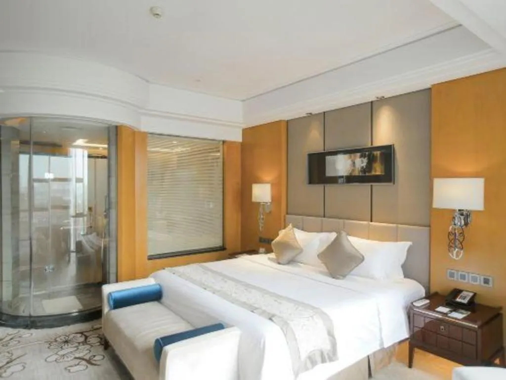 Bed in Zhangjiagang Zhonglian GDH International Hotel