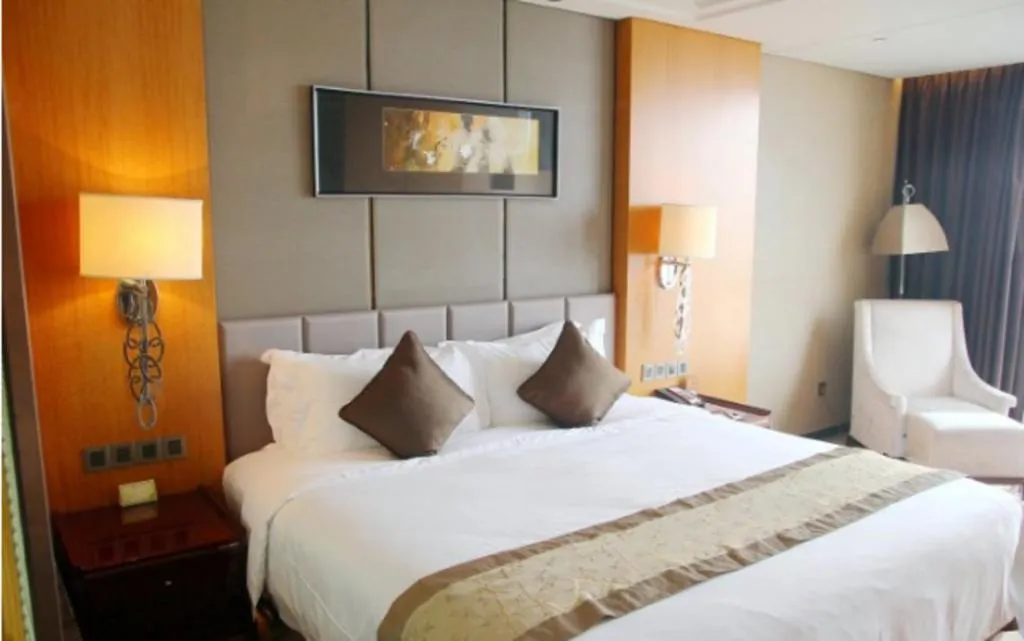 Bed in Zhangjiagang Zhonglian GDH International Hotel