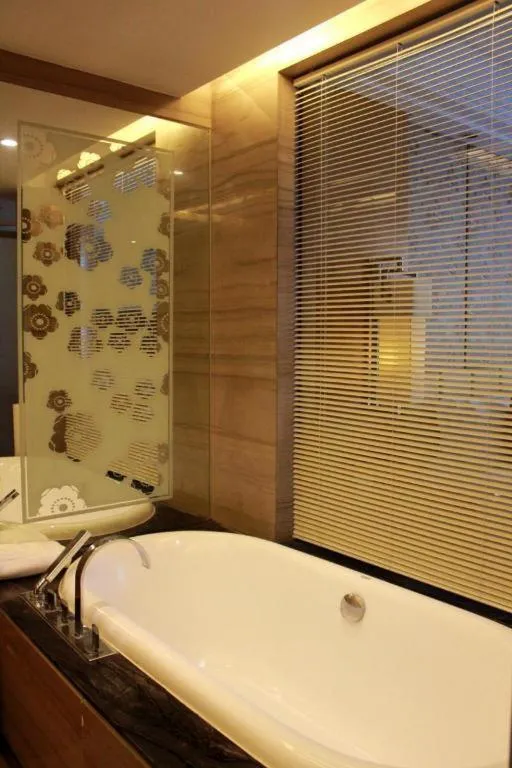 Zhangjiagang Zhonglian GDH International Hotel