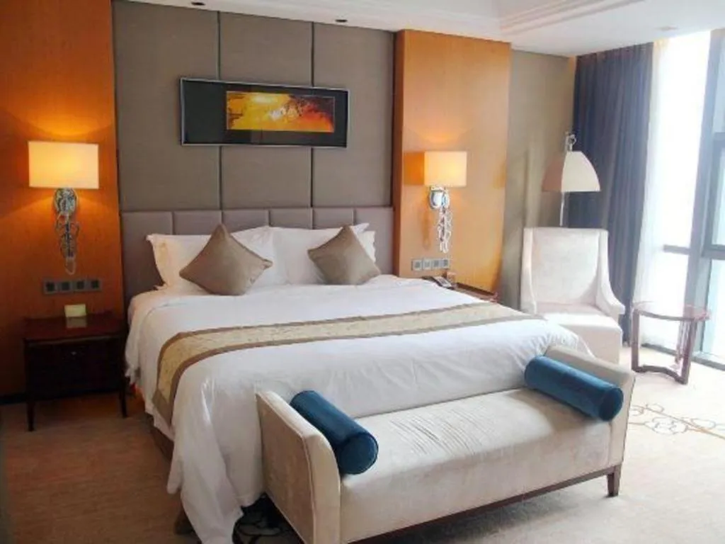 Bed in Zhangjiagang Zhonglian GDH International Hotel